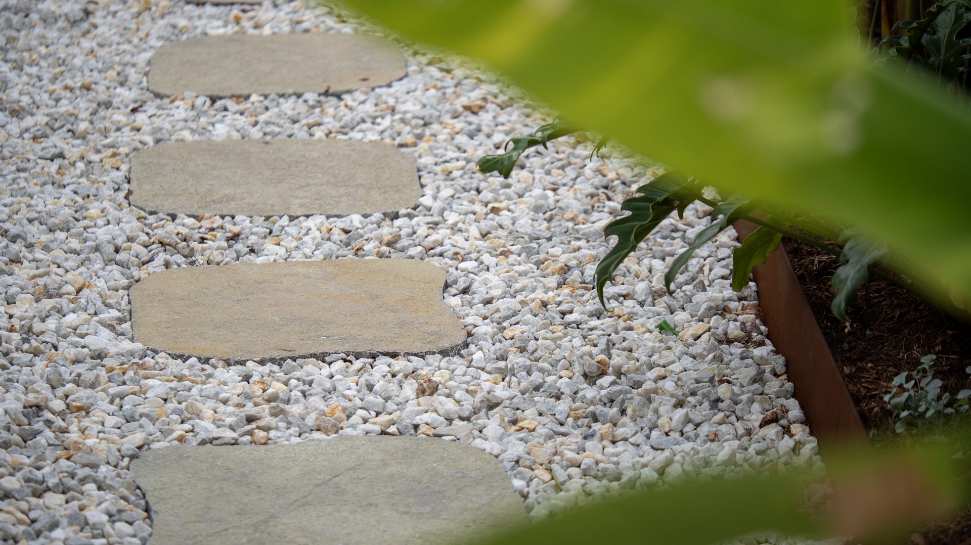 Limestone Stepping Stone Natural 450x450x30mm - Image 7